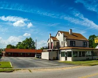 Coach House Inn - Edenton - Building
