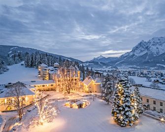 Imlauer Hotel Schloss Pichlarn - Aigen im Ennstal - Building