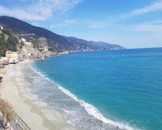 Bea's Apartment - The window to the sea - Seafront - Monterosso al Mare - Playa