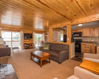 Upper Hay Getaway Home - Pequot Lakes - Sala de estar