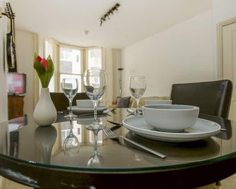 No 5 Central by Brighton Holiday Lets - Brighton - Dining room