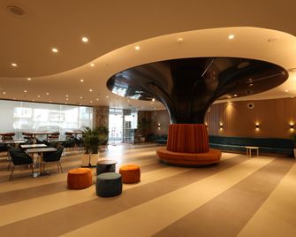 هوليداي إن إكسبرس آند سويتس جايبور جوبالبور باي آيتش جي - جايبور - ردهة