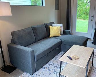 Stylish Cottage located in downtown Mount Vernon! - Mount Vernon - Sala de estar