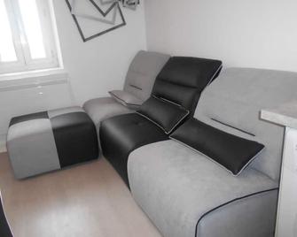 Residence Valissou - Black and white apartment decoration - Châteauroux - Sala de estar