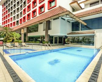 Tamarin Hotel Jakarta manage by Vib Hospitality Management - Jakarta - Pool