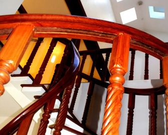 Yercaud Bungalow Stay - Yercaud - Escalier