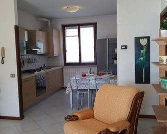 Iseolakerental - Catia - Riva di Solto - Keuken