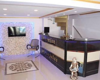 Safran Palas - Yenifoça - Rezeption