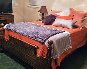 3-bedroom vacation home just 12 minutes from Lake Texoma and Choctaw Casino. - Denison - Bedroom