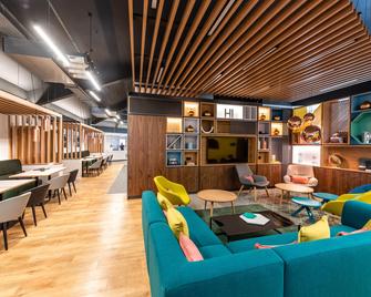 هوليداي إن د ف رايمباي آيتش جي - دوفر - ردهة