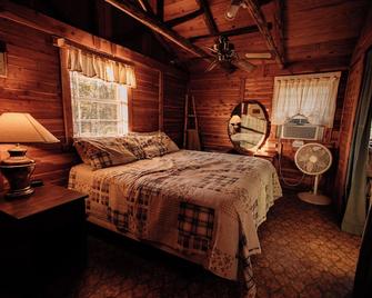 Thunderbird Resort & Event Center - Burnet - Schlafzimmer