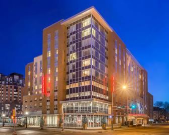 Hampton Inn & Suites Madison / Downtown - Madison - Edificio
