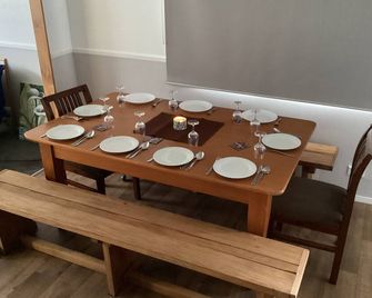 Funski Lodge sleeps 10 Where Adventure Begins - Taumarunui - Dining room