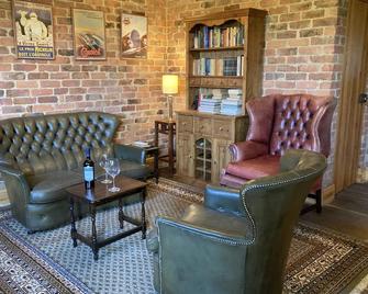 The Motor House - Ledbury - Living room