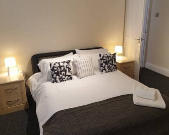 South Shield's Emerald 2 Bed Apartment - South Shields - Bedroom