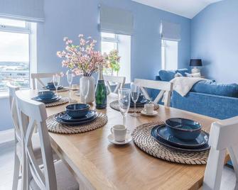 Harbour Heights - 2 Bed Apartment - Milford Haven - Milford Haven - Dining room