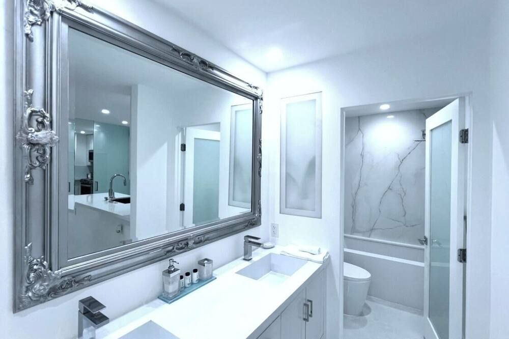 Magnificent Villa Blanca in the heart of Brentwood - Los Angeles