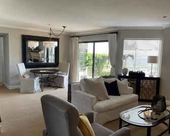 Catalina Views 2 bedroom condo - Newport Beach - Sala de estar