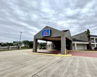 Motel 6 Lake Charles, LA - Lake Charles - Building