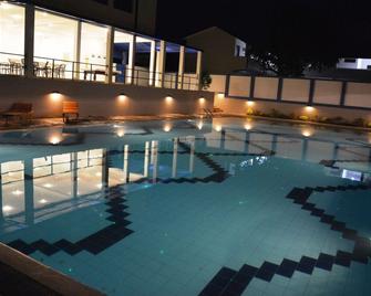 The Blue Wave Hotel - Arugam - Pool