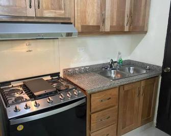 Complete modern house 15 minutes from the airport - Santo Domingo Este - Kitchen