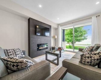New 797 Lakeshore Rd Paradise - Cayuga - Living room