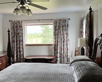 Great views from A Second Home in Denali, vacation rental, close to the Park! - Healy - Schlafzimmer