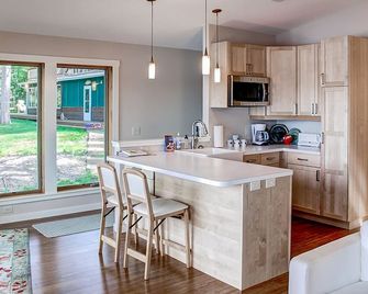 Fish on Rice Lake Waterfront Brainerd Cabin - Brainerd - Küche