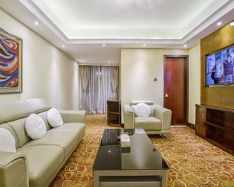 Grand Palace Hotel & Resorts Rangpur - Rangpur - Living room