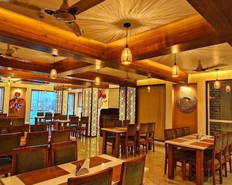 Opulence Inn - 500 Meters From Railway Station - Udaipur - Restaurant