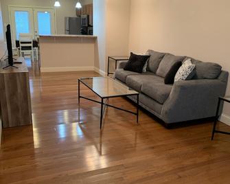 Close to WVU football and Black Bears baseball stadiums - Morgantown - Living room