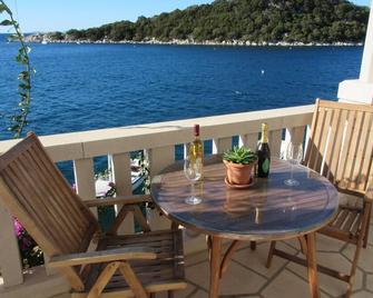 Studio flat near beach Zaklopatica, Lastovo (AS-8346-a) - Lastovo - Balcony