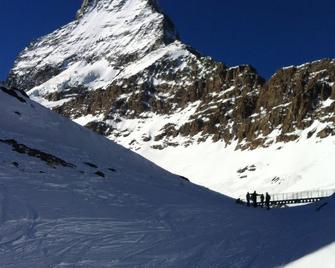 Cervinia .Romantic studio apartment ideal for a couple. WiFi free - Valtournenche - Caratteristiche struttura