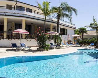 Hotel L'Ancora - Capo Vaticano - Pool