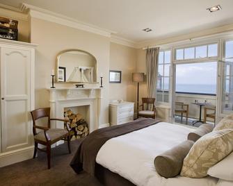 Marine Hotel - Whitstable - Bedroom