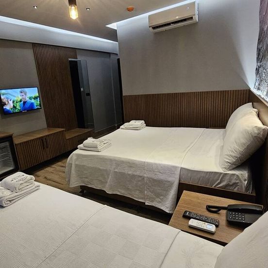 Rever Hotel image 1