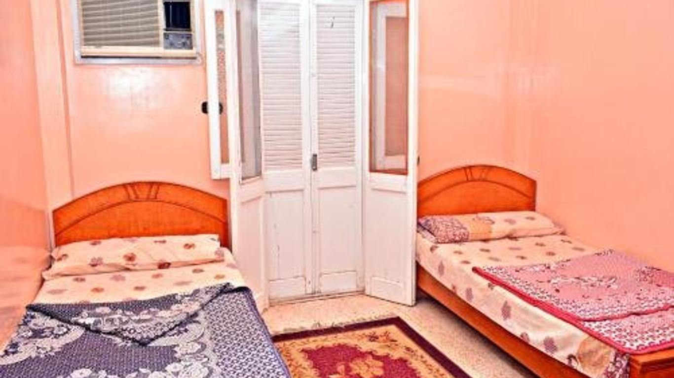 Fontana Luxor Hostel