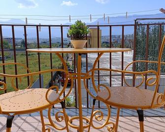 Pompeii Francy Apartment, central, with free parking. - Pompei - Balcony