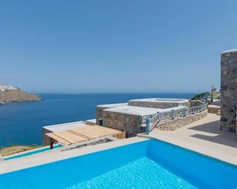 Nisides Suites - Astypálaia - Pool