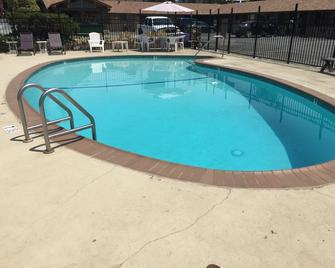 Holiday Lodge - Grass Valley - Pool
