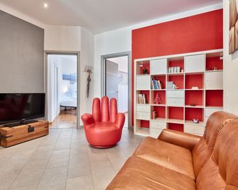 Vanchiglietta Colourful Apartment - Turin - Wohnzimmer