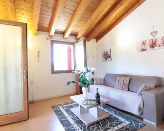 Belvilla by OYO Riva dei Tor - Miane - Living room