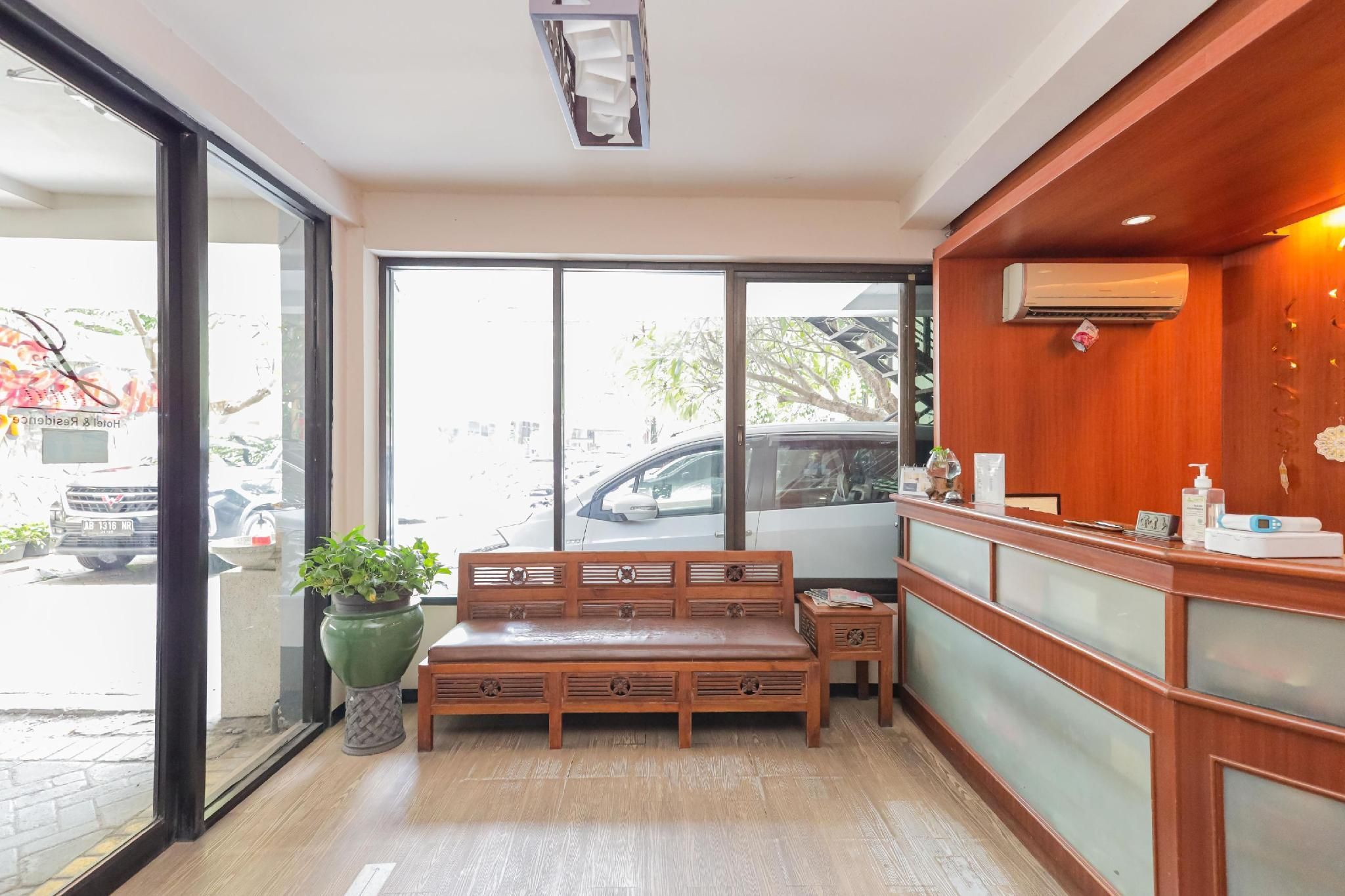 RedDoorz Near Gubeng Station Surabaya