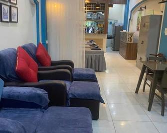 Hanoi Eastern gate hostel - Ανόι - Σαλόνι