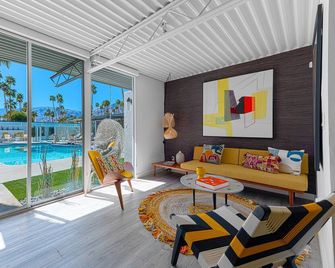 Limon Retro Chic Escape Heart of town. 7 bedrooms. Mountain Views. Pool/Spa - Palm Springs