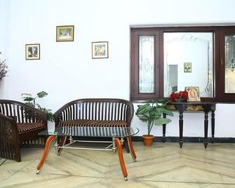 Hotel Premdeep International - Kashipur - Sala de estar