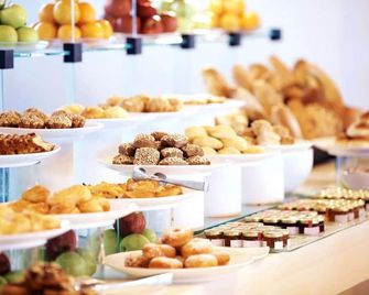 Hotel Golden Pearl Magdeburg im Stadtzentrum - Magdeburk - Buffet