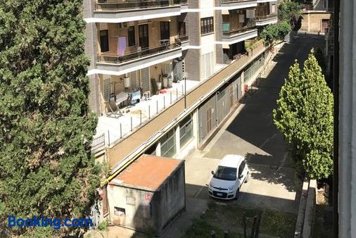 Leonardo Da Vinci Guest House - Rome - Building