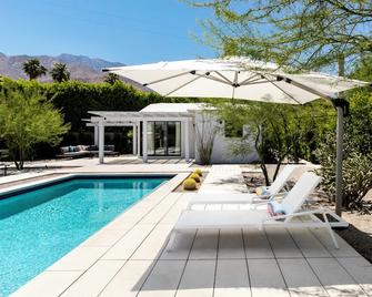 The Knot is a charming Palm Springs property located conveniently in PS north - Palm Springs - Pool