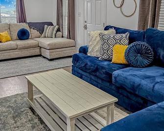 Beautifully Re-modeled 3 Bedroom Home- 218 Mockingbird Lane - Galax - Living room